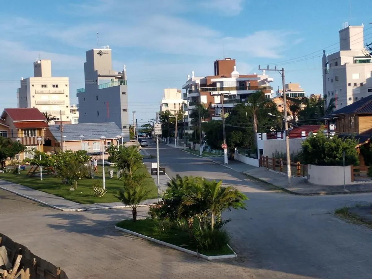 Praia De Palmas, apartamento completo próximo a praia e todo comercio Governador Celso Ramos