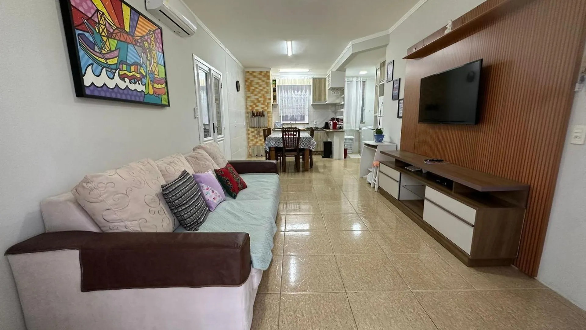 Praia De Palmas, apartamento completo próximo a praia e todo comercio Governador Celso Ramos