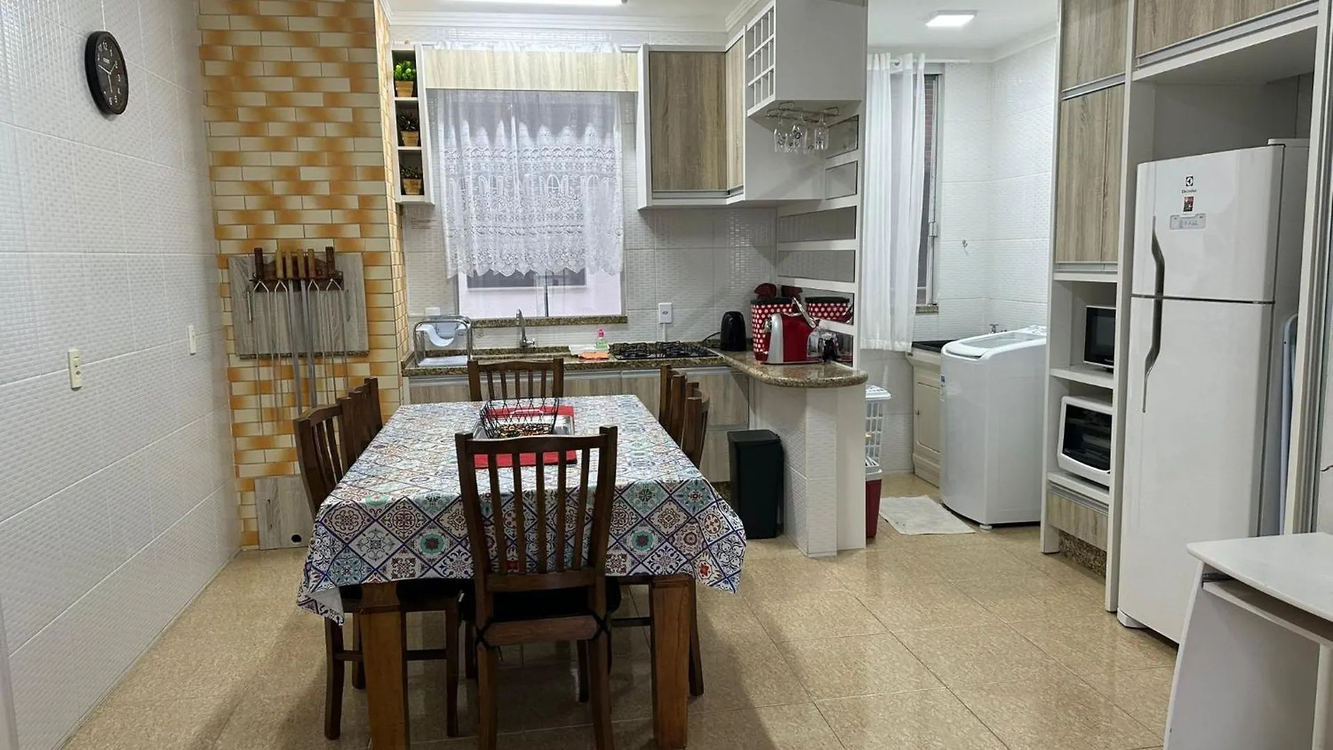 Praia De Palmas, apartamento completo próximo a praia e todo comercio Governador Celso Ramos 0*,  Brasil